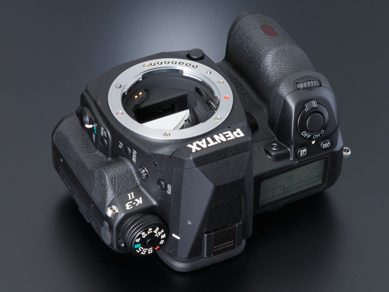 超音波振動による撮像素子クリーニング機能「DR II」やダストアラート機能を引き続き備える