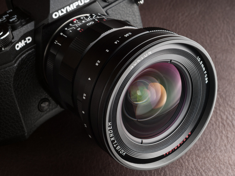 今回はOLYMPUS OM-D E-M5 Mark IIで試用した。発売は6月12日。価格は税別14万8,000円