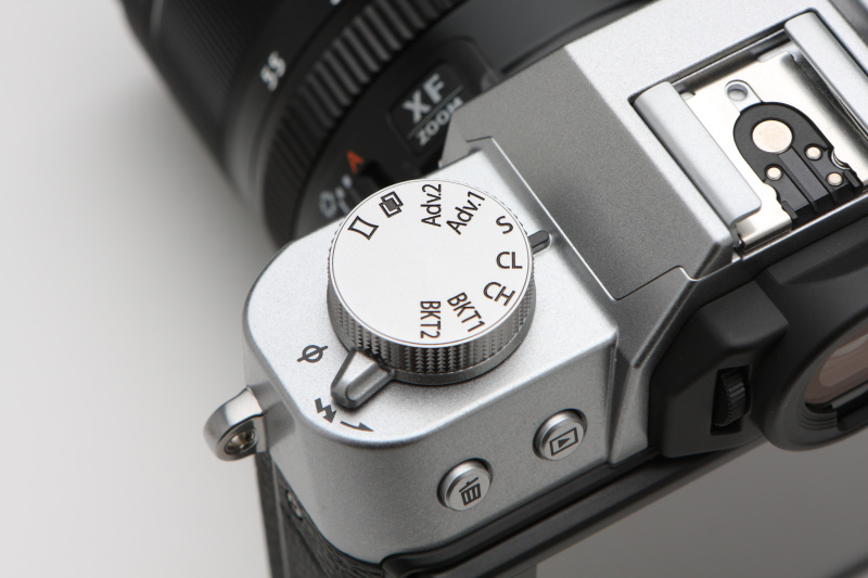 ドライブダイヤルから、シングル撮影/高速連写（CH）/低速連写（CL）のほか、パノラマやブラケット撮影も選択できる。