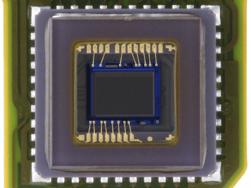 約15万画素RGB+IR測光センサー