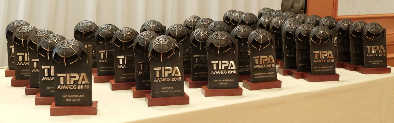 各カテゴリの受賞製品に贈られる盾