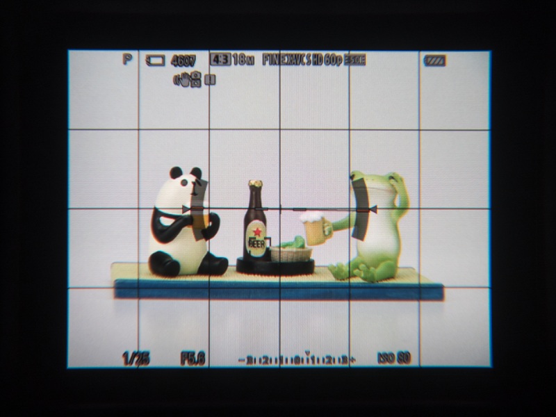 参考：ファインダー内を撮影したもの。コントラストが高めでくっきりした映像が見られる。