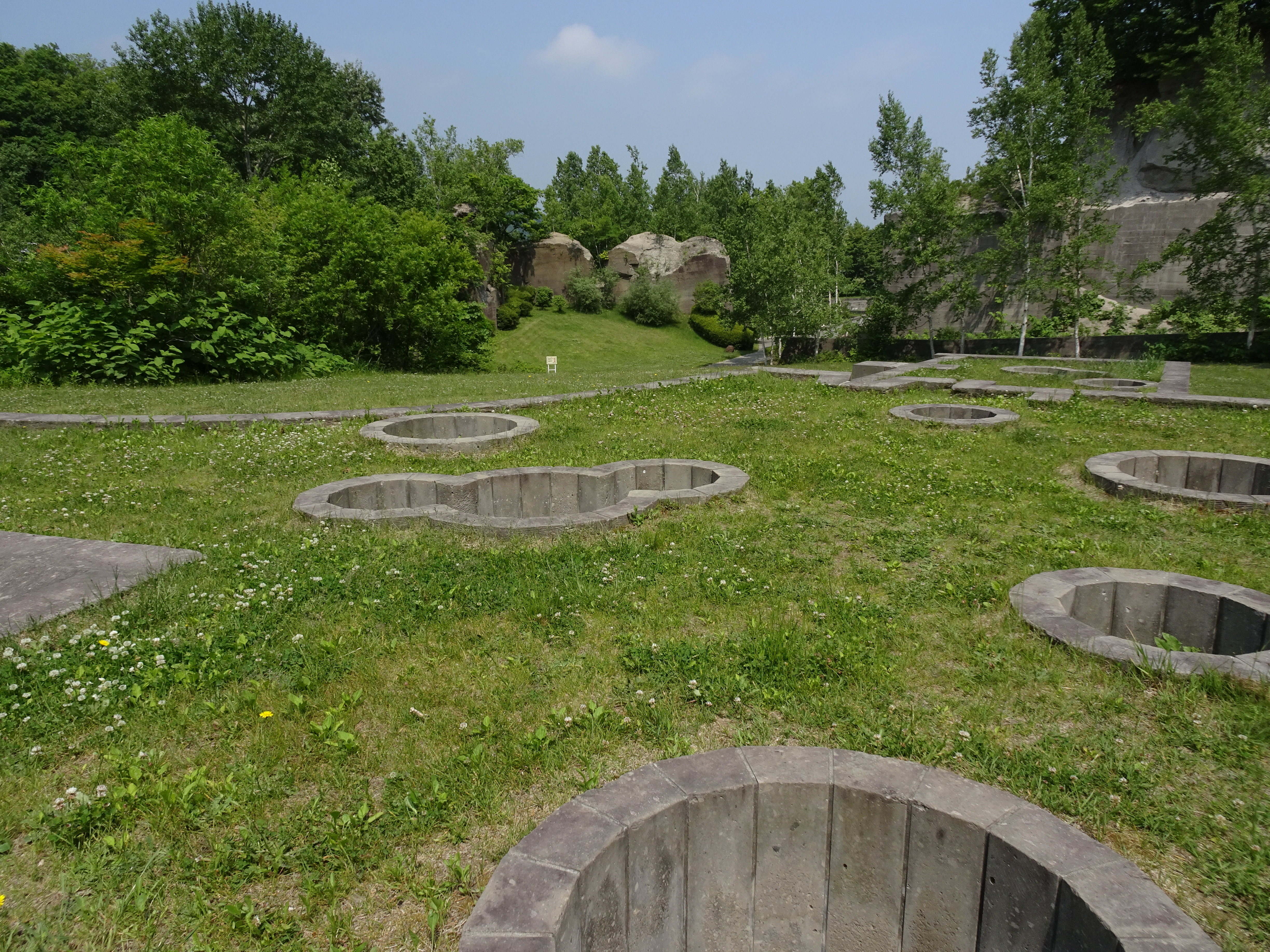 広角端の四隅で少し像が流れるとはいえ、30倍ズームの広角端であることを考えれば文句はない。ISO80 / F3.5 / 1/1250秒 / 4mm（24mm相当）