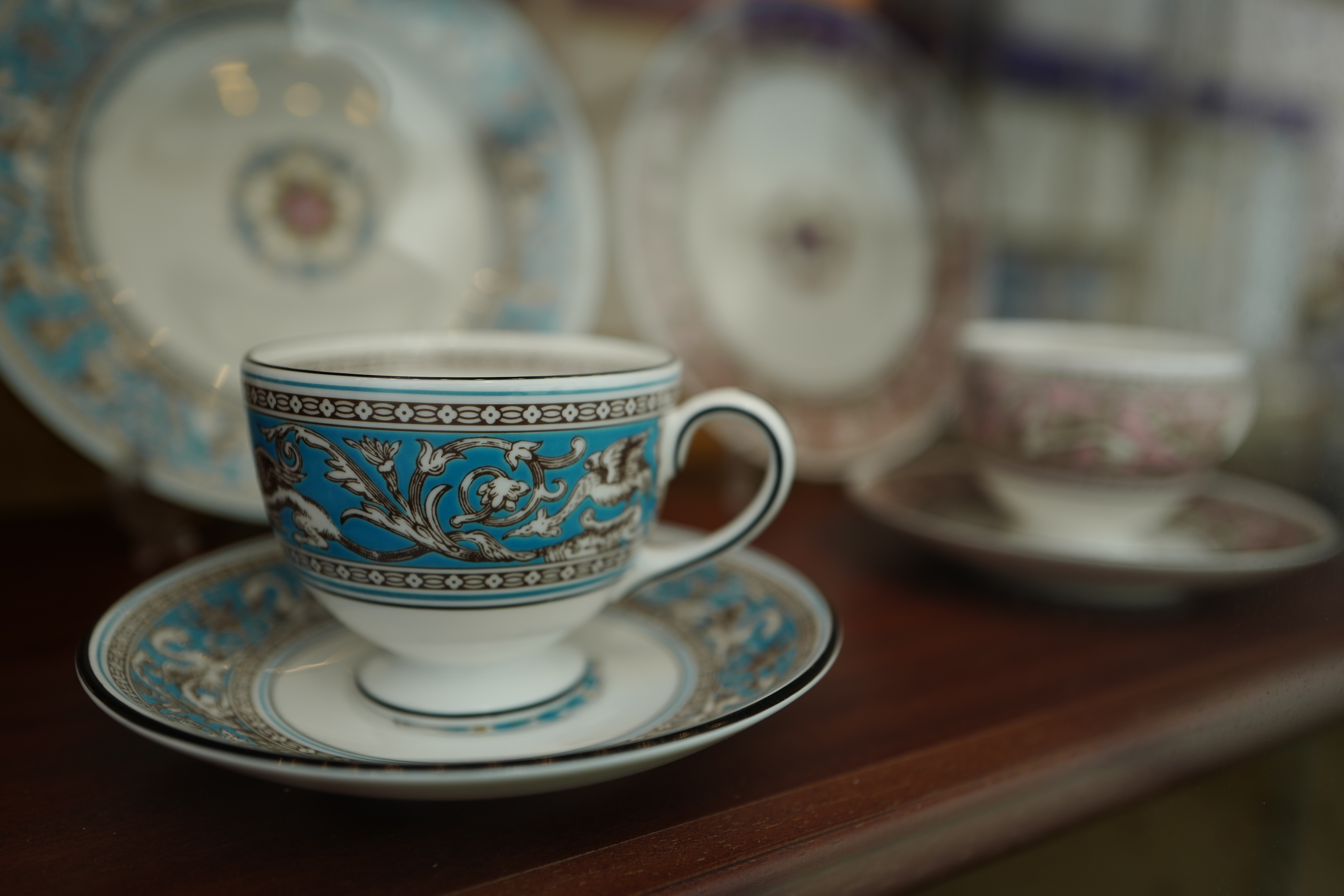 マクロモードで撮影。背景のカップはボケていても形が崩れていない。自然なボケ味を持っていることがわかる。ISO100 / F2.8 / 1/800秒