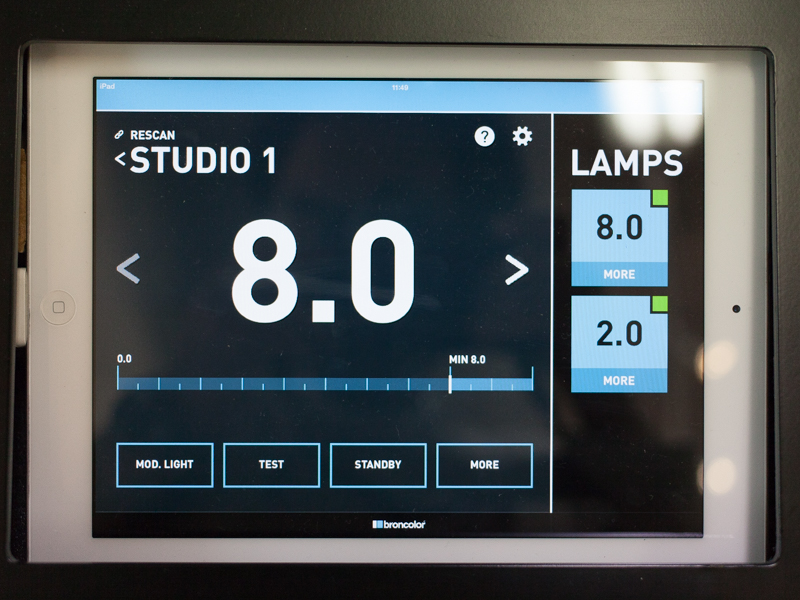 iPadから調光を行っているところ