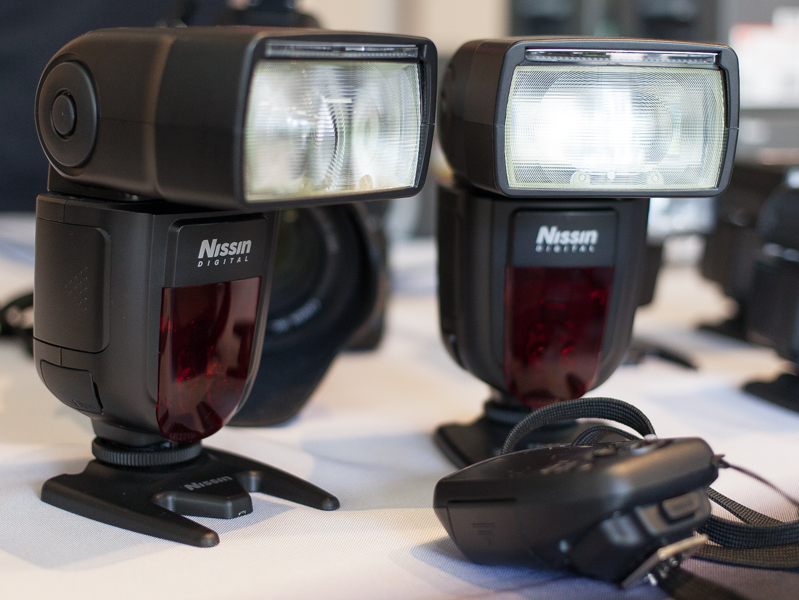 Di700。手前はトランスミッター