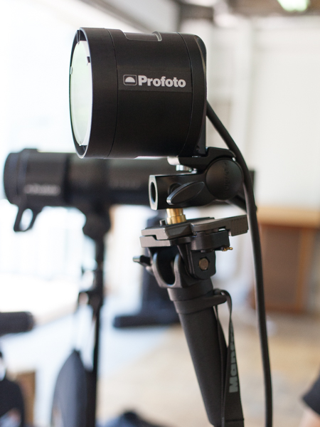 B2の灯体部。簡単にオフカメラライティングができる