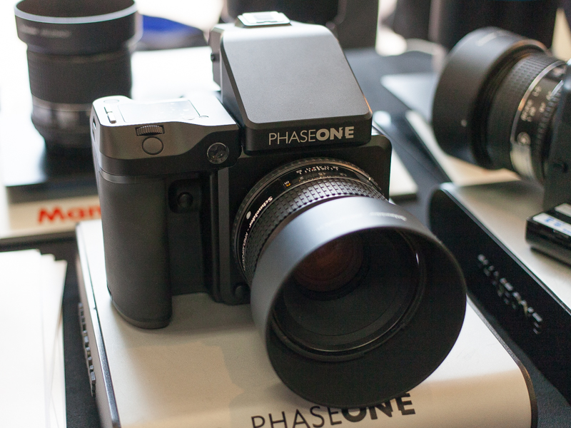 XF。新方式のAFや振動を抑える機構などを採用した