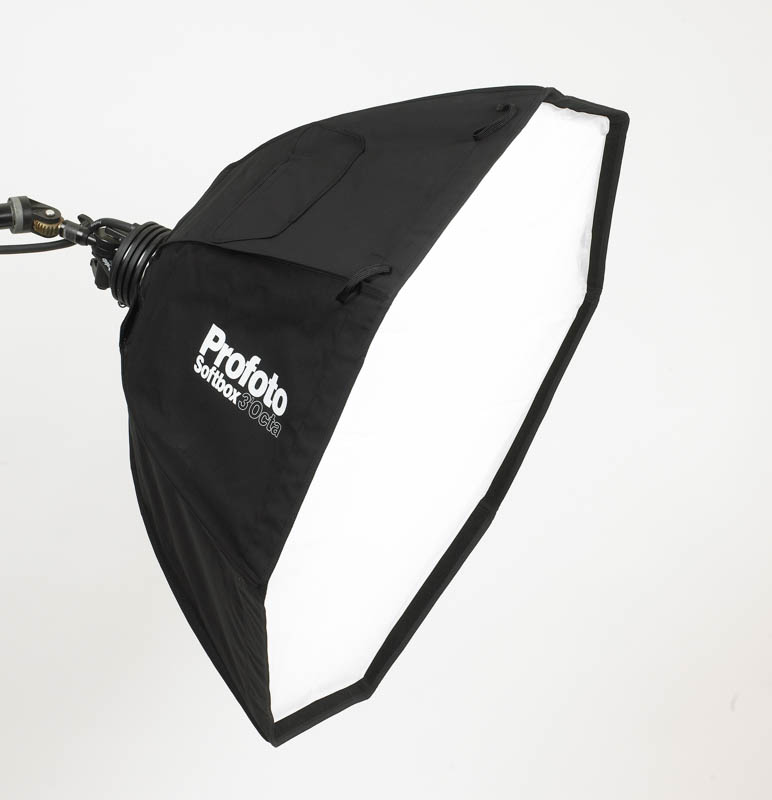 ストロボ倶楽部で使用した機材その3。プロフォトの八角形のソフトボックス オクタ。