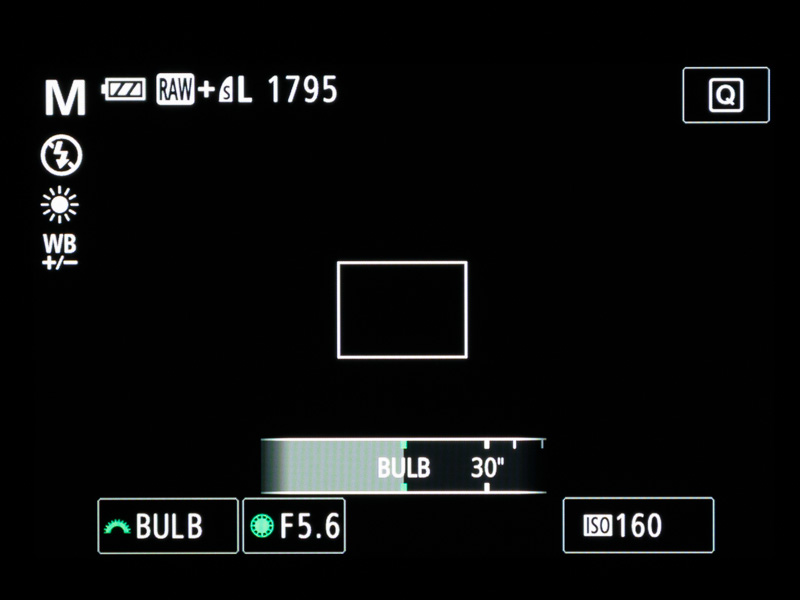 新機能として、同社コンパクトデジカメでは初めてバルブ撮影に対応。シャッターボタンを押している間、最長256秒まで露光し続けることができる