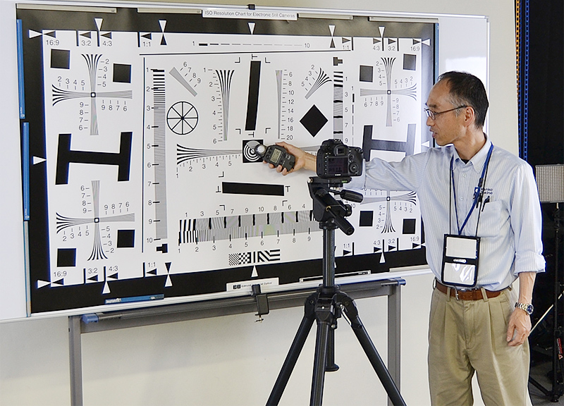 レンズの点検風景