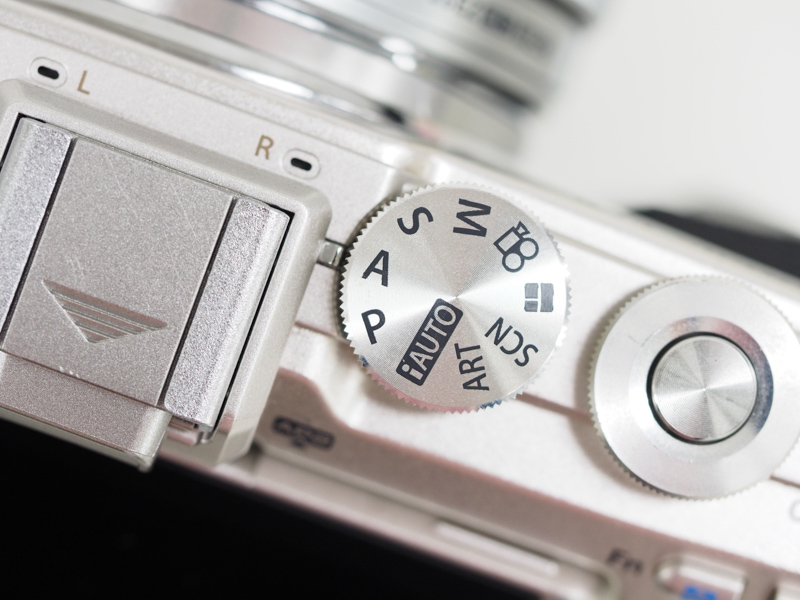 モードダイヤルを絞り優先オートモード（Aモード）にして…