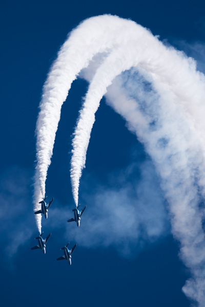 左の状態からワンショットAFに切り替えて撮影。素早い動きなのでレンズの手ブレ補正をモード1にして、機体の動きを確認しながら落ち着いて撮影をした。<br>（撮影データ共通）