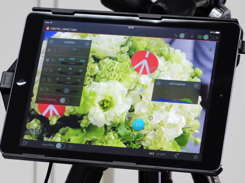 ライブビューをフルスクリーンにしたところ。操作ボタンやパレットは自由に移動できる