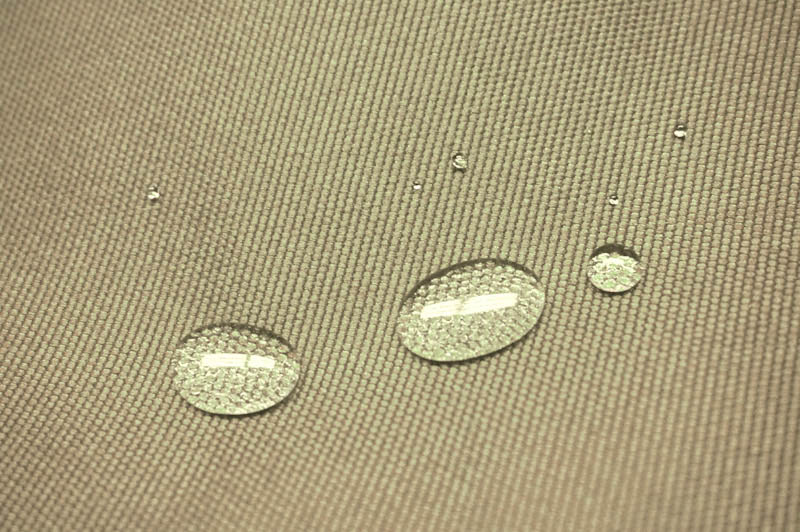 水をはじいている様子。これなら安心ですね！