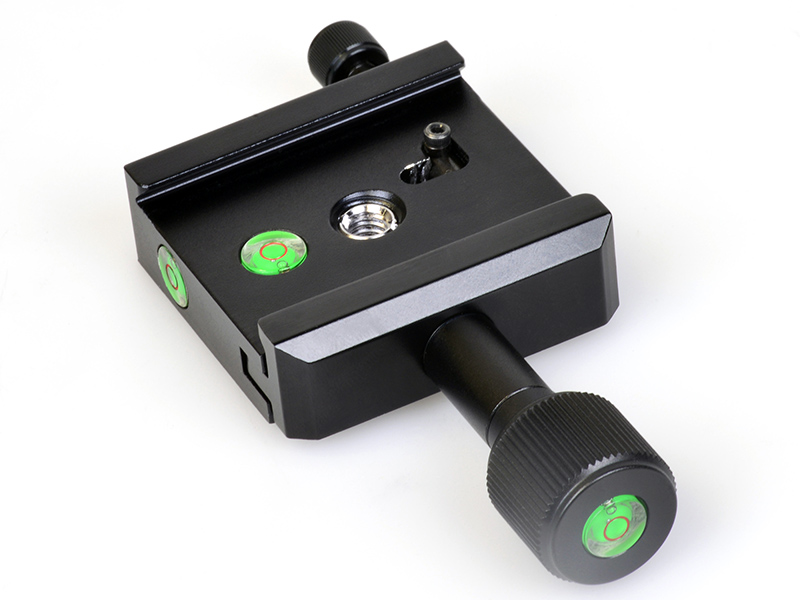 水準器を3カ所に備える