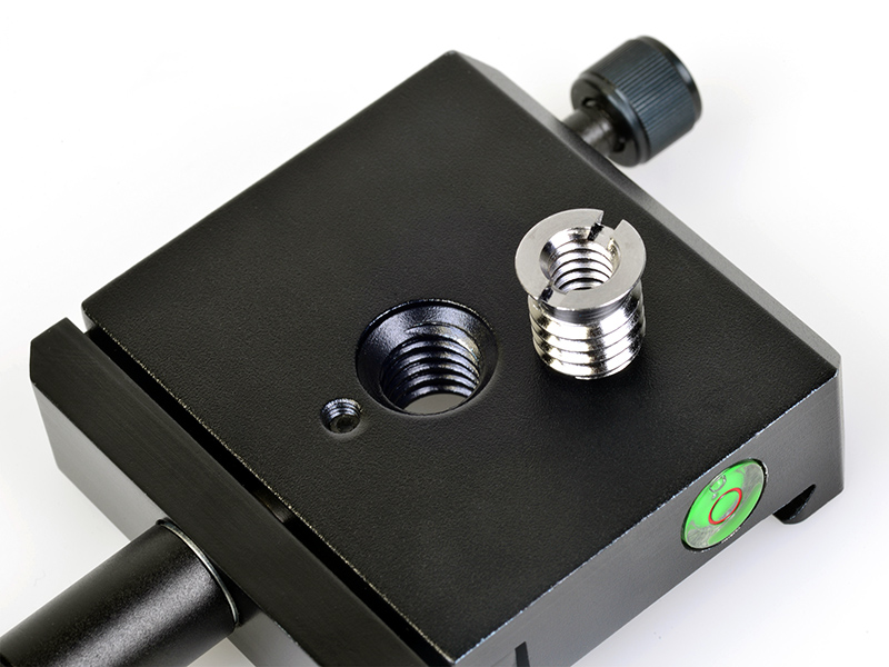 ダブルネジアダプターを外すと3/8インチにも対応する