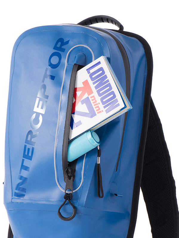 ジッパーは防滴仕様（非完全防水）