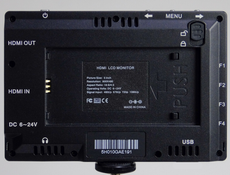 ファームウェアアップデート用のUSB端子も備える