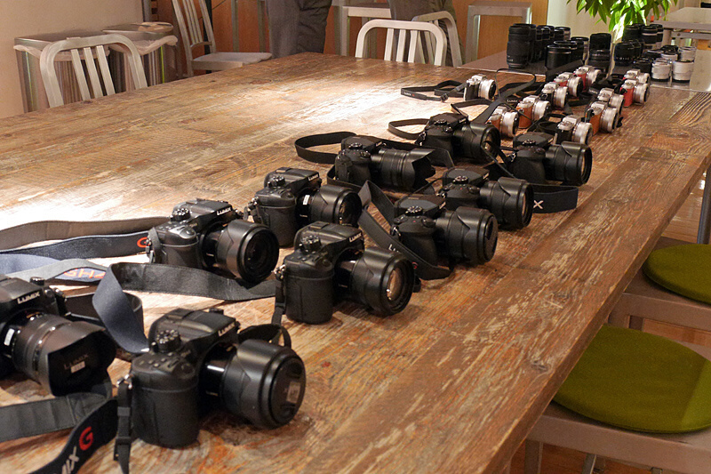 撮影会用に用意されたパナソニックのミラーレスカメラ。「LUMIX DMC-GH4」「LUMIX DMC-G7」がそれぞれ5台ずつ