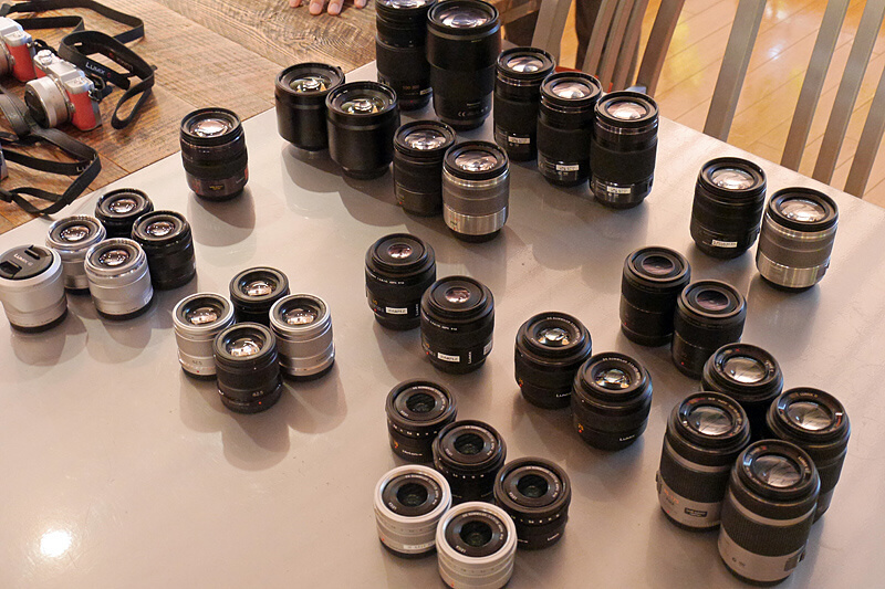 ズームレンズや単焦点レンズが多数用意され、参加者はカメラのレンズを付け替えたり、交換用として何本か持ち出したりしていた