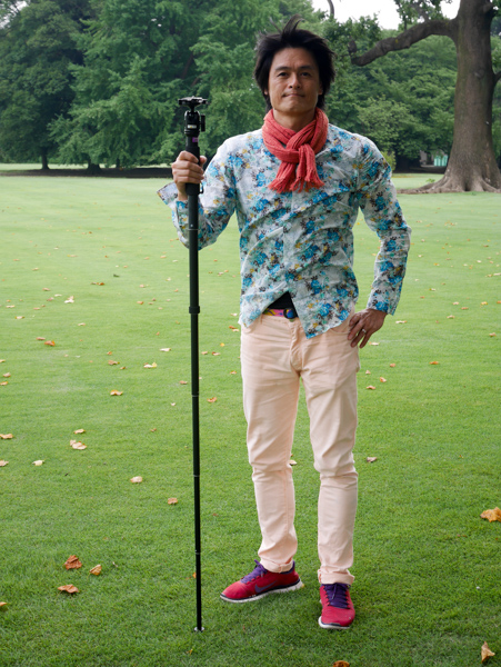 今回使ったうち、最も長い一脚が「R63Q」。身長が183cmの筆者のほぼ目線まで雲台がくる。雲台もかなりしっかりしているので、一眼レフでも十分に対応できる。全長1,640mm/縮長400mm/脚径30mm/段数6段/質量680g/推奨積載質量3.5kg