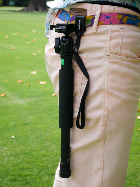 付属のベルトクリップを使ってベルトに固定することもできる