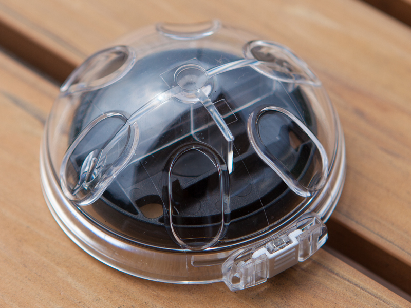 防水ハウジングのEAM5。前後のカバーから成る