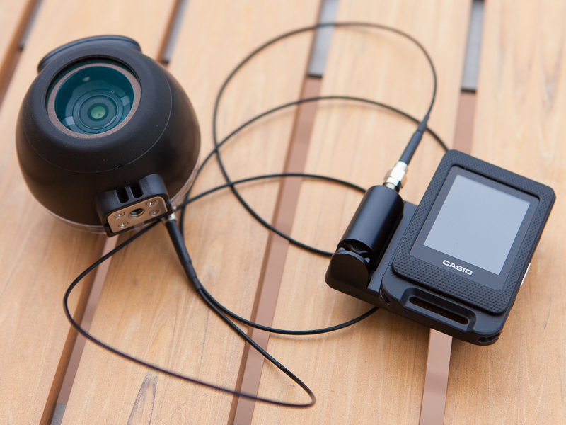 水中のカメラ部を遠隔操作できるEAM-6をセッティングしたところ。ハウジングの前カバーはEAM-5のもの