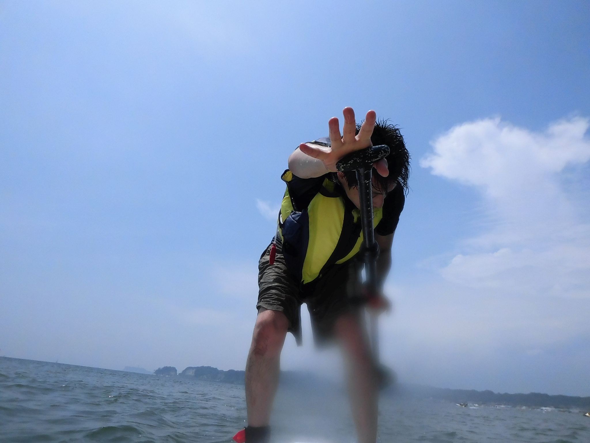 場合によっては、レンズ面に水滴が付いていた方が臨場感が出る、かもしれない。EX-FR10 / 1/5,000秒 / F2.8 / 0EV / ISO100