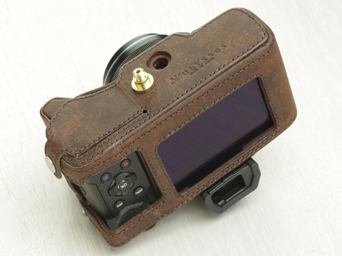 ULYSSES、OM-D E-M5 Mark II用のボディケース - デジカメ Watch
