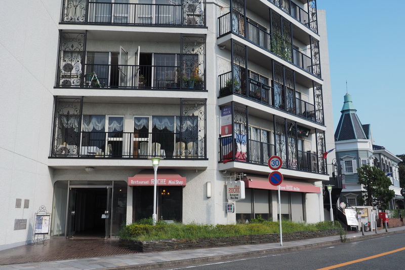 中華街のアトリエ フォトチョコから、元町・中華街駅のエスカレーターを上り、アメリカ山を経由して、横浜山手の外人墓地前にあるナチュラルフランス料理店エリゼ光へ