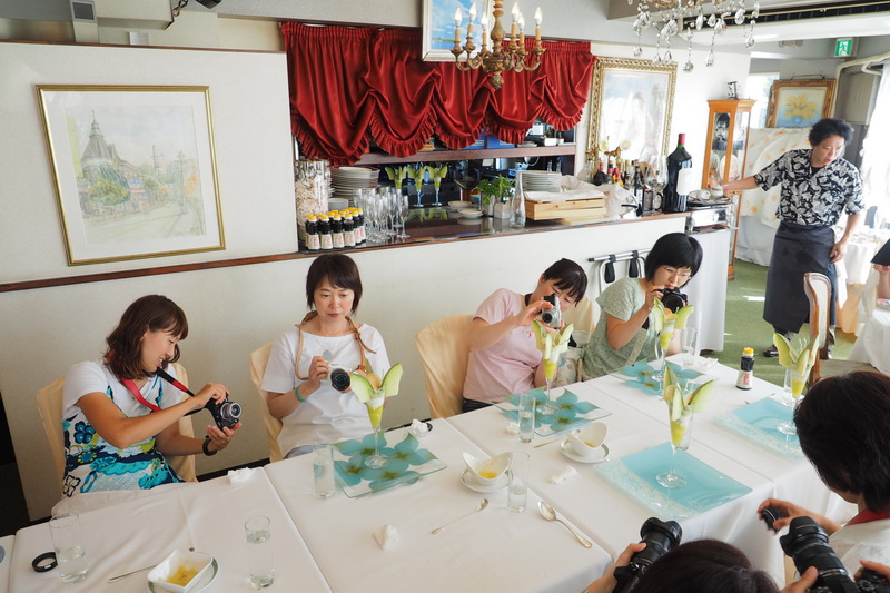 撮るハードルが高いデザートは、どう切り取ったらかわいいか、みなさんいろいろなアングルや撮り方でトライしていました