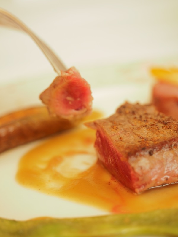 斎藤風子さん。「今まで、漠然と縦撮りがいいかな、とか自然光で撮ろう、程度しか考えていなくて微妙～な写真ばかりだったのですが、どう撮れば素敵な写真になるのかポイントをググっと教えていただけたのでこれからはもっと美味しそうなお料理写真が撮れそう（撮りたい！）と思っています。寄るのと、くの字、食べている最中も…というのがすごく勉強になりました」