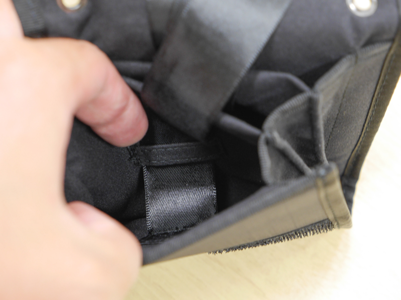 ベルトを引くとフィルターが出てくる仕組み