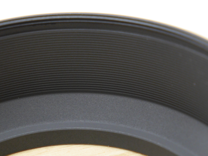 内面はつや消し塗装。反射防止加工が丁寧に施されている