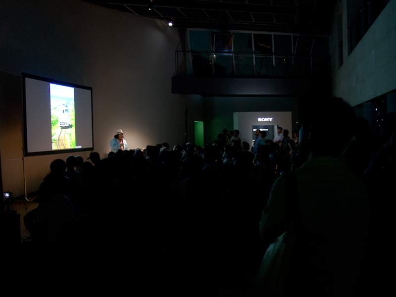 トークセッションは毎回立ち見が出るほどの盛況
