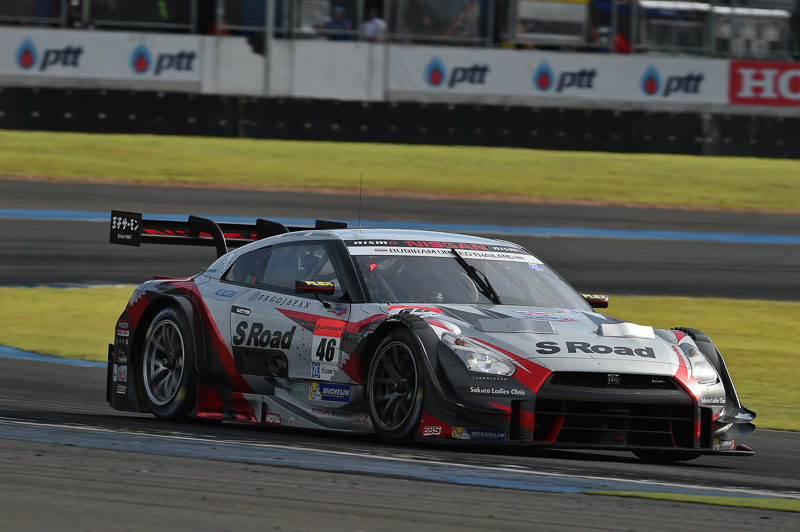 今シーズンミシュランタイヤを装着する1号車「MOTUL AUTECH GT-R」（写真左）と46号車「S Road MOLA GT-R」（写真右）の2台