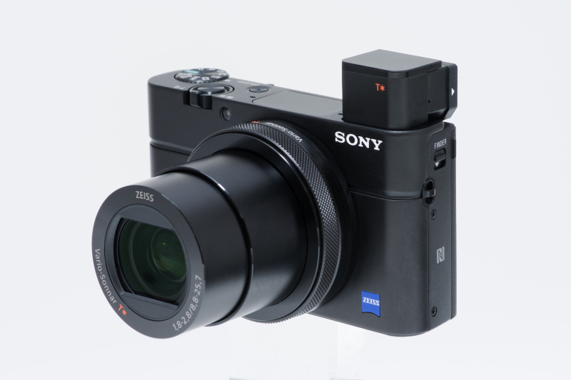 EVFをポップアップさせた状態。