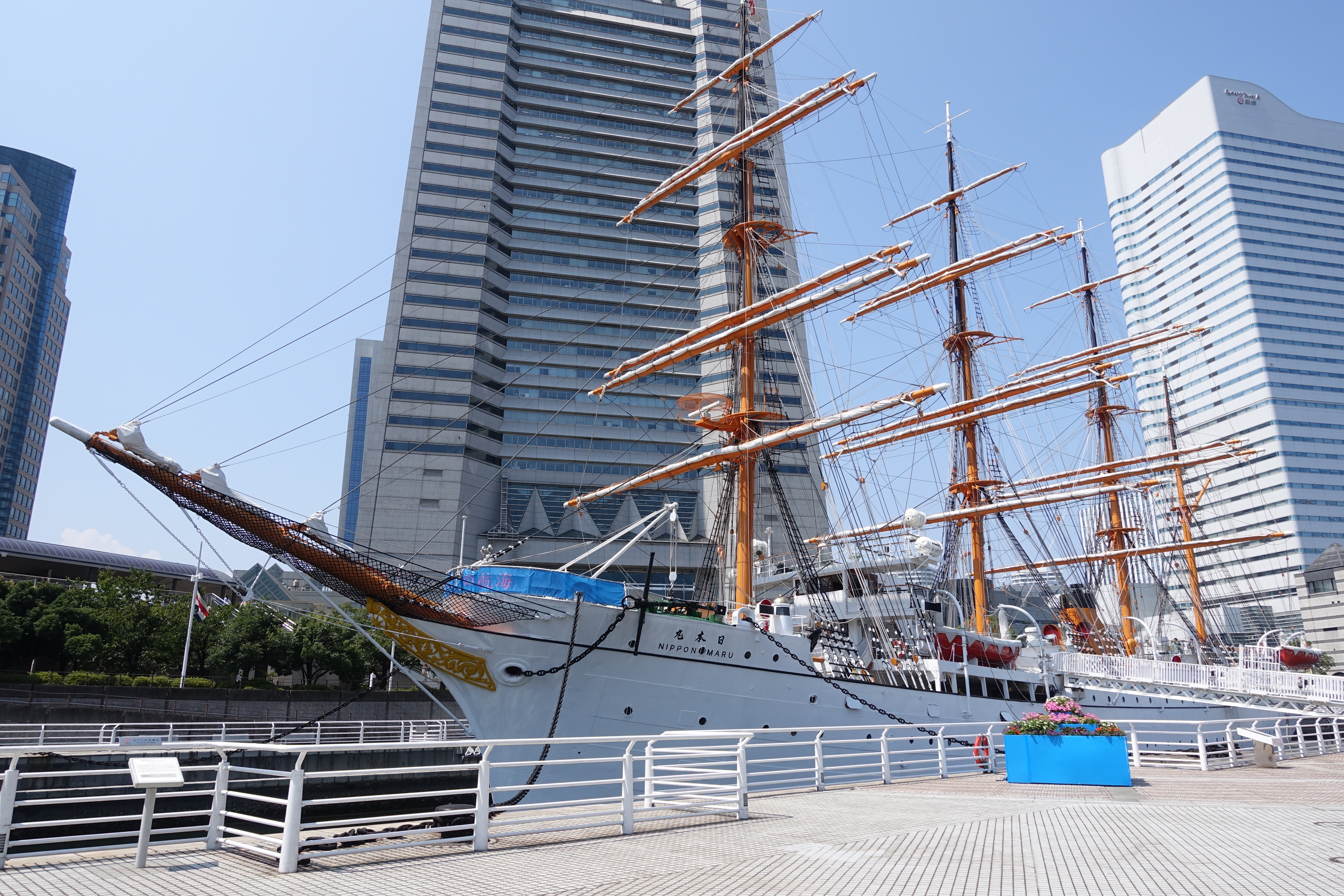 広角端（24mm相当）