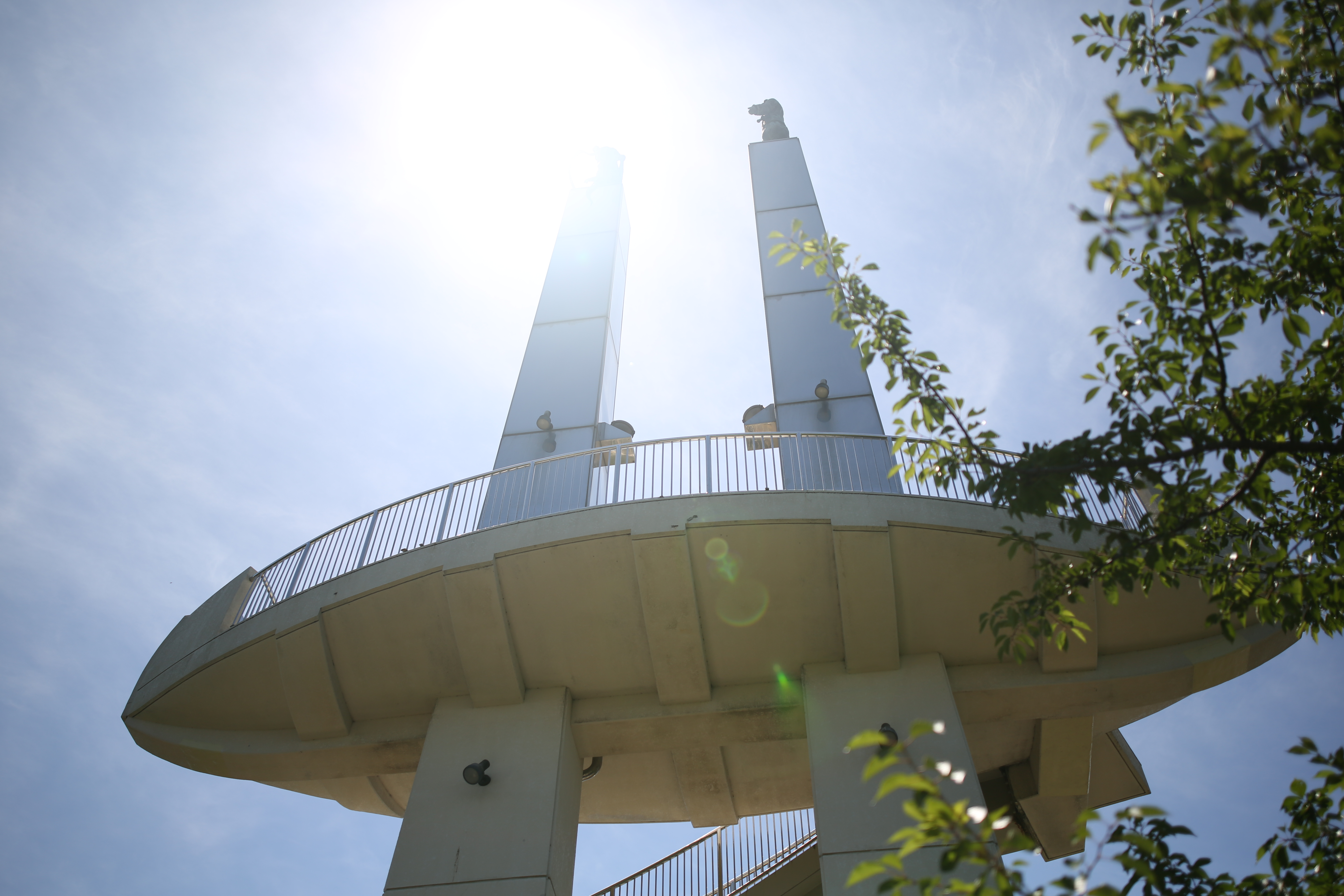 太陽が画面内に入る逆光で撮影。EOS 5D Mark III / 1/4,000秒 / F2 / 0EV / ISO100 / マニュアル露出 / 35mm