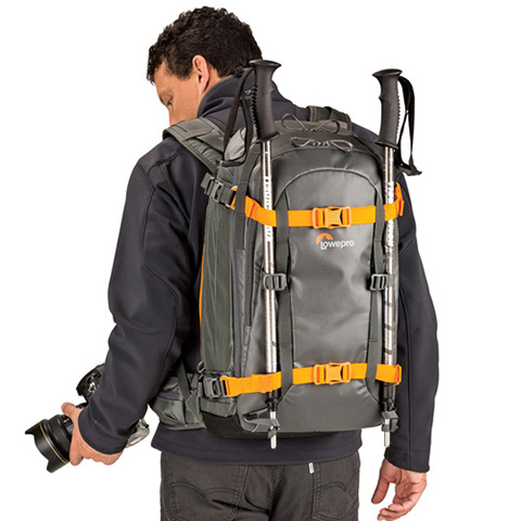 Lowepro、アウトドア向けの大型カメラリュック「ウィスラーBP
