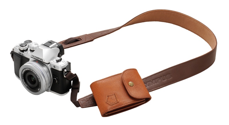 デコレーション例。ストラップ本体を除くアイテムはいずれも付属しない