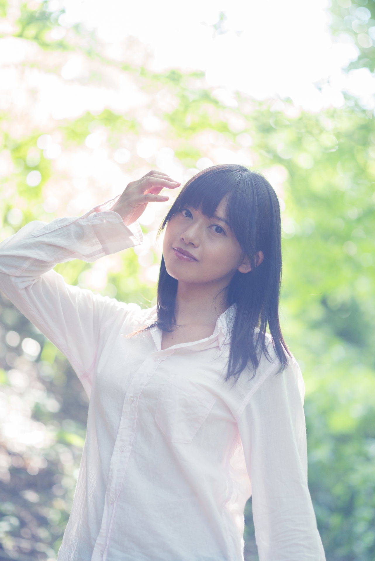 レンズに直射光がモロに入る逆光状態だが、フレアの発生はこの程度。RAW現像時にコントラストを上げればもっと戻すことも可能だが、ここでは雰囲気優先であえて残して現像した。LEICA M（Typ240） / ISO1000 / F2 / 1/500秒 / WB:オート