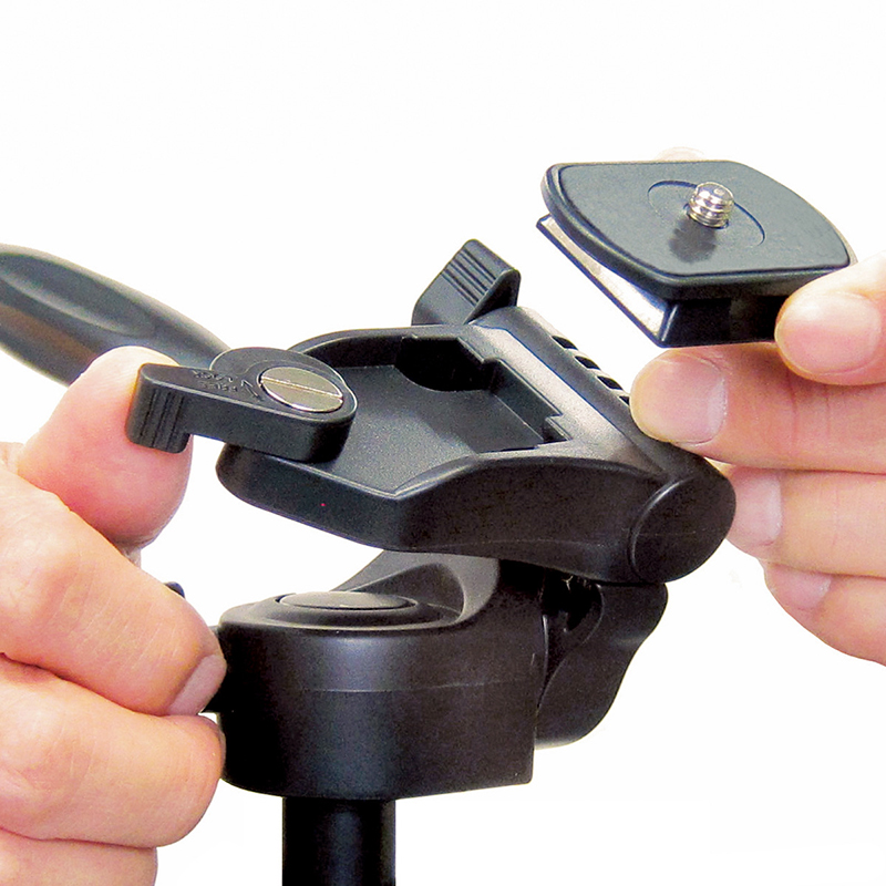 付属する雲台はクイックシュー機構を搭載した「PHD-32Q」。スペアシューとして「QB-32」（税別800円）も用意されている