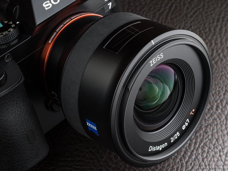 今回は主にα7で試用した。発売は8月。実勢価格は税込15万4,970円前後