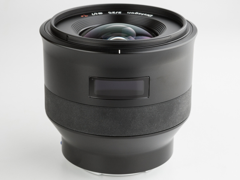 レンズ構成は8群10枚で、レンズタイプでいうとDistagon 25mm F2となる