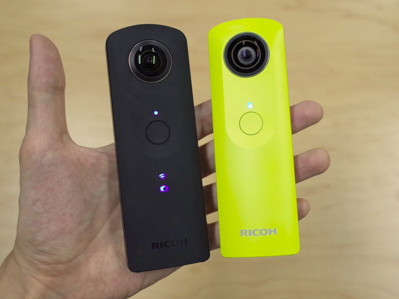 THETA S（左）とTHETA m15（右）