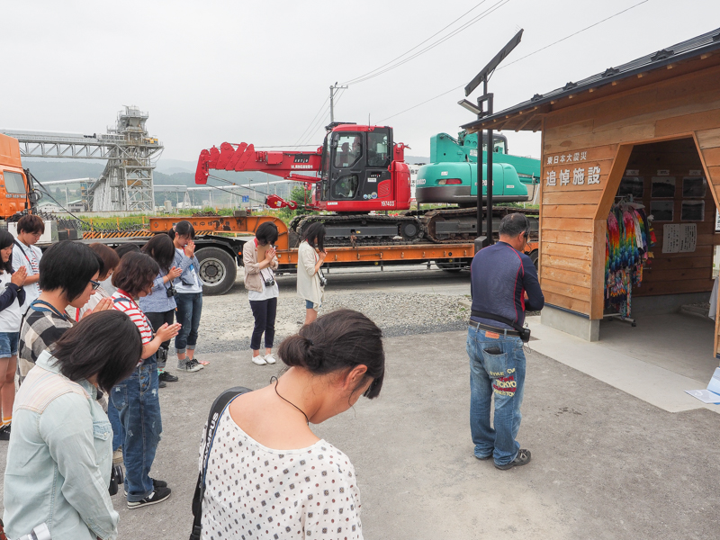 高田松原TAPIC45と同じ敷地にある追悼施設で釘子さんとともに黙祷した