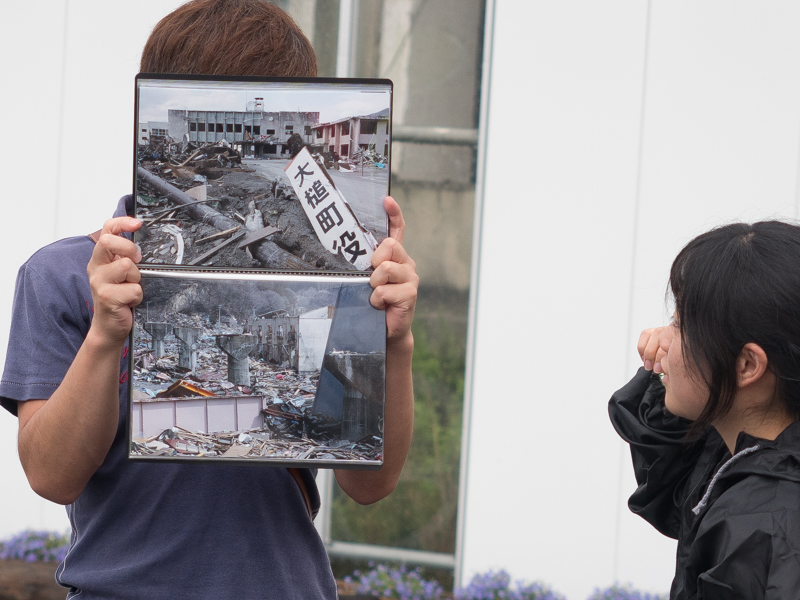 釜石さんは被災時の写真を見せながら状況を説明した